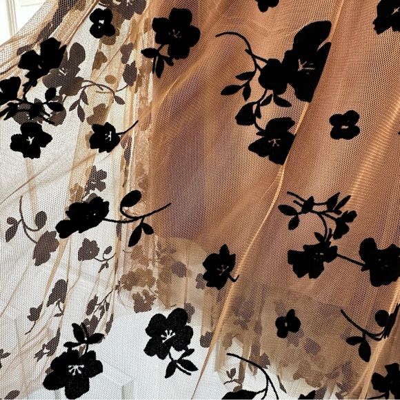 Lovely Maxi Skirt, Velvety Florals on Tulle, Women’s Small-Medium - Picture 5 of 8